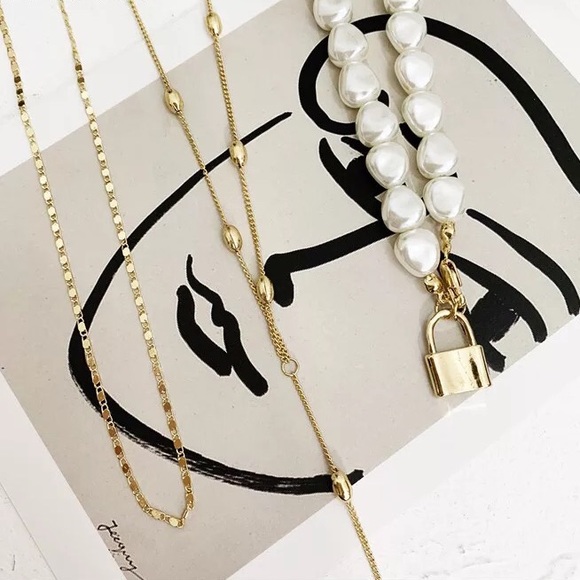 Blogger Fav Multi Layer Pearl Lock Chain Necklace - Picture 5 of 5